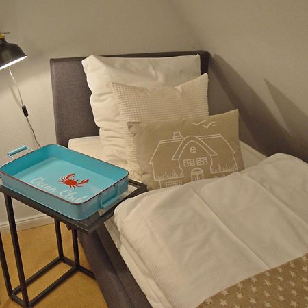 Morderne 3-Zimmerwohnung In Einer Hausscheibe Unter Reet ヴェスターラント エクステリア 写真