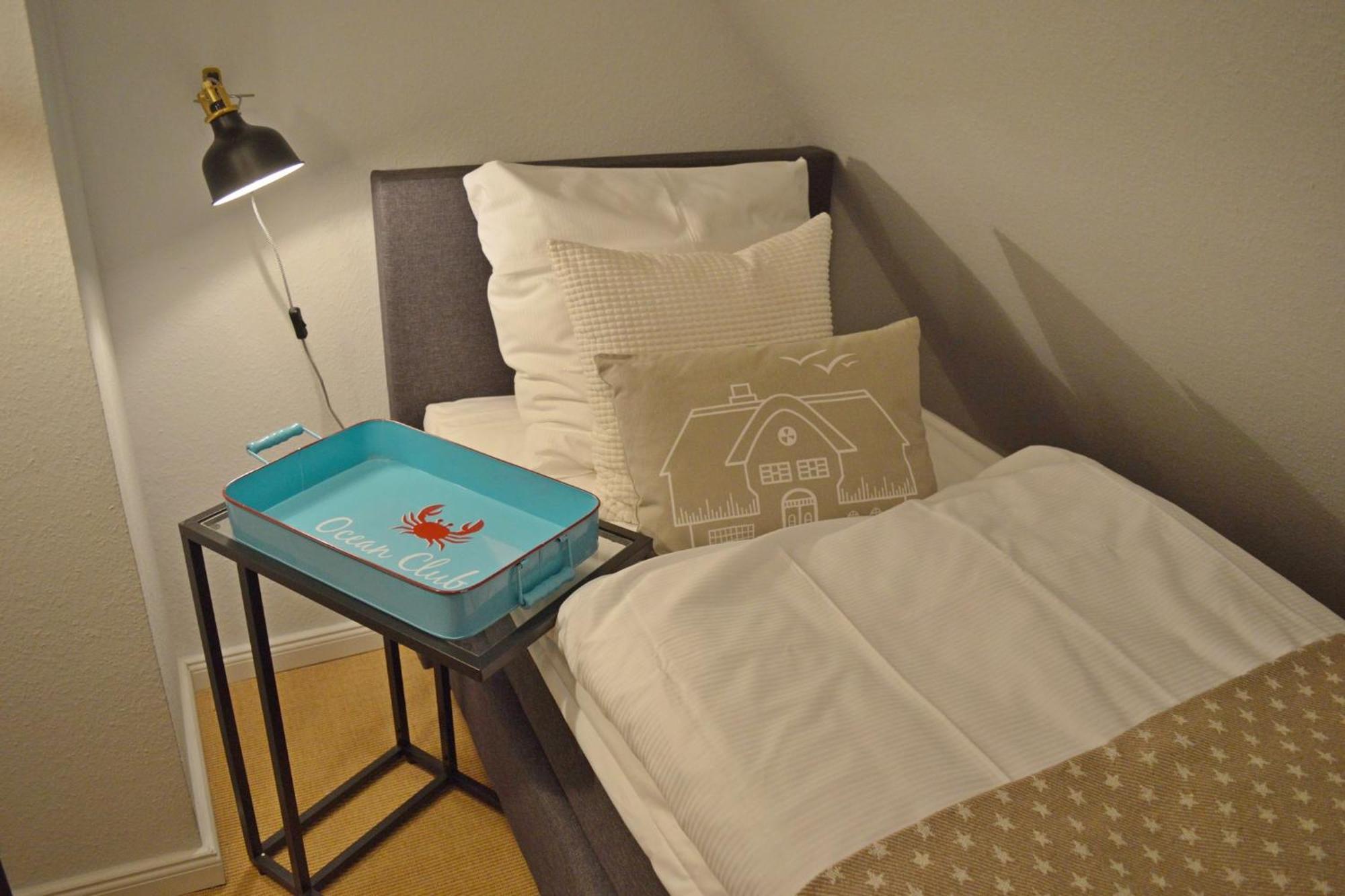 Morderne 3-Zimmerwohnung In Einer Hausscheibe Unter Reet ヴェスターラント エクステリア 写真